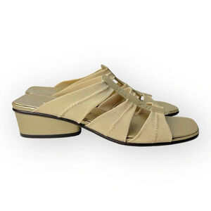 Donald J. Pliner Vintage  Heeled Sandal 8.5